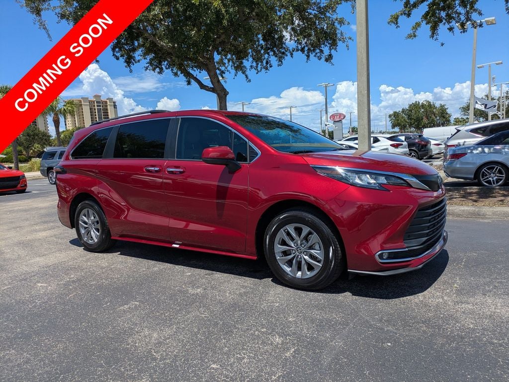 2022 Toyota Sienna XLE 8 Passenger