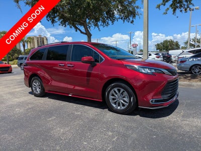2022 Toyota Sienna XLE 8 Passenger