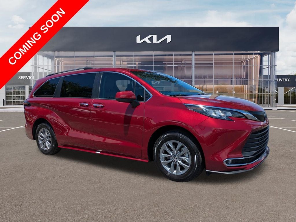 2022 Toyota Sienna XLE 8 Passenger
