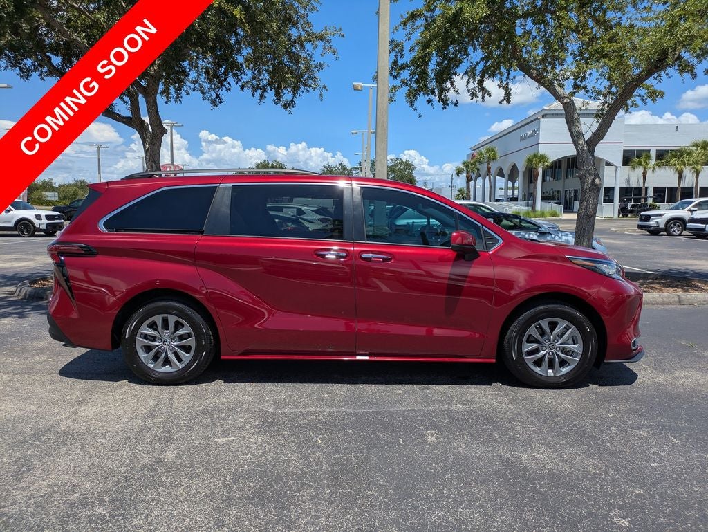 2022 Toyota Sienna XLE 8 Passenger