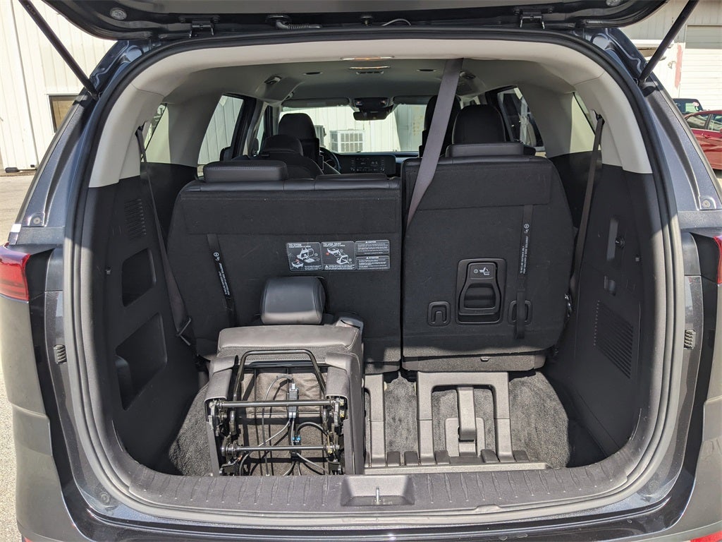 2023 Kia Carnival LX