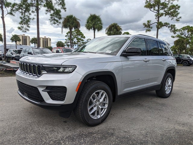 2025 Jeep Grand Cherokee GRAND CHEROKEE LAREDO X 4X2