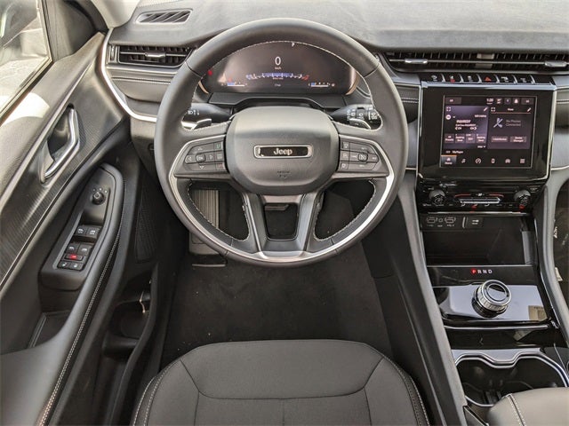 2025 Jeep Grand Cherokee GRAND CHEROKEE LAREDO 4X2