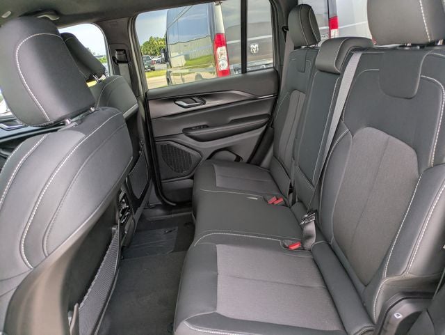 2026 Jeep Grand Cherokee GRAND CHEROKEE LAREDO 4X2