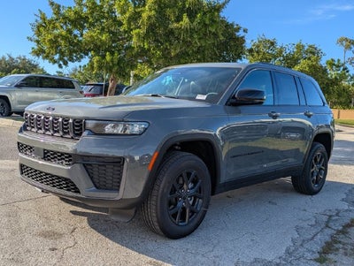 2027 Jeep Grand Cherokee Laredo Altitude