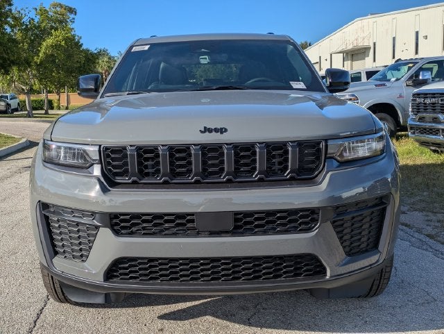 2027 Jeep Grand Cherokee Laredo Altitude
