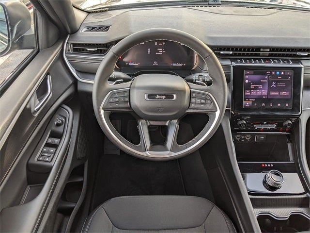 2025 Jeep Grand Cherokee Laredo 4x4