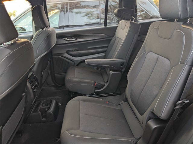 2025 Jeep Grand Cherokee GRAND CHEROKEE L LAREDO X 4X2