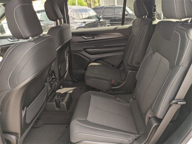 2025 Jeep Grand Cherokee GRAND CHEROKEE L LAREDO 4X2