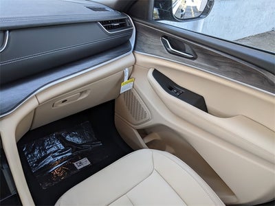 2025 Jeep Grand Cherokee GRAND CHEROKEE L LIMITED 4X2