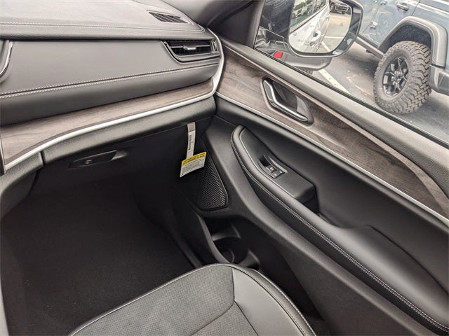 2026 Jeep Grand Cherokee GRAND CHEROKEE L LAREDO ALTITUDE 4X4