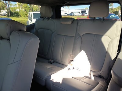 2024 Jeep Wagoneer Base