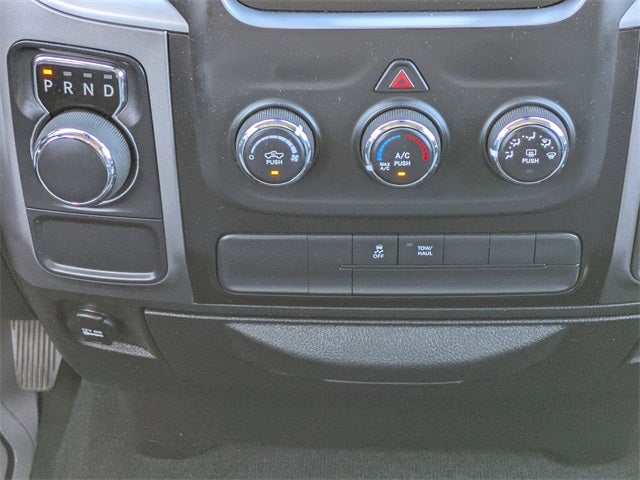 2022 RAM 1500 Classic SLT Crew Cab 4x2 5'7' Box