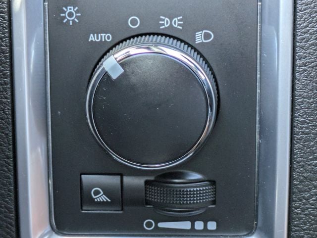 2022 RAM 1500 Classic SLT Crew Cab 4x2 5'7' Box