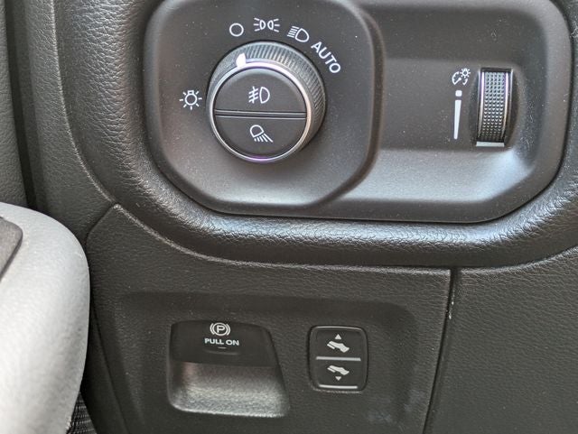 2022 RAM 1500 Big Horn Quad Cab 4x2 6'4' Box
