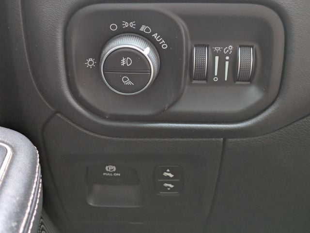 2020 RAM 1500 Limited Crew Cab 4x4 5'7' Box