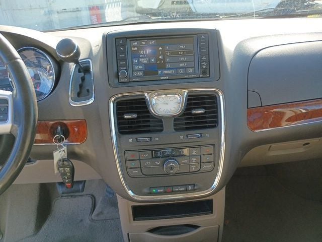 2014 Chrysler Town & Country Touring