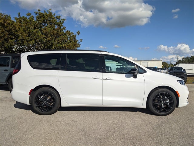 2026 Chrysler Pacifica PACIFICA SELECT