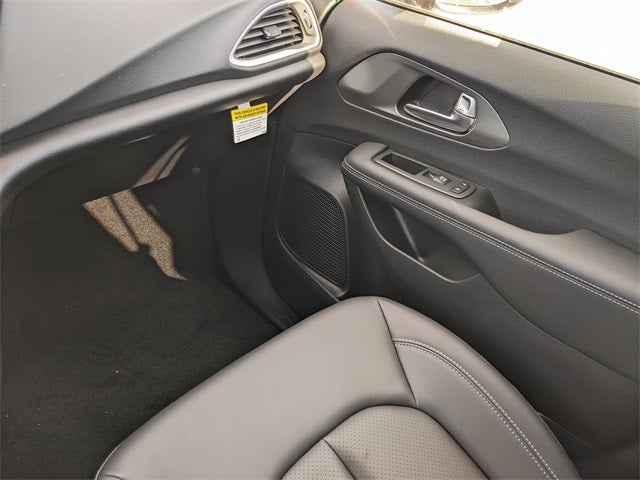 2026 Chrysler Voyager VOYAGER LX