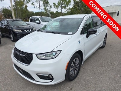 2024 Chrysler Pacifica Hybrid Select