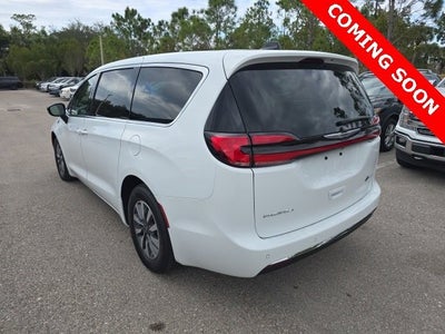 2024 Chrysler Pacifica Hybrid Select