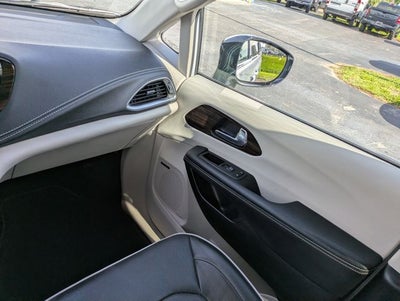 2023 Chrysler Pacifica Limited AWD