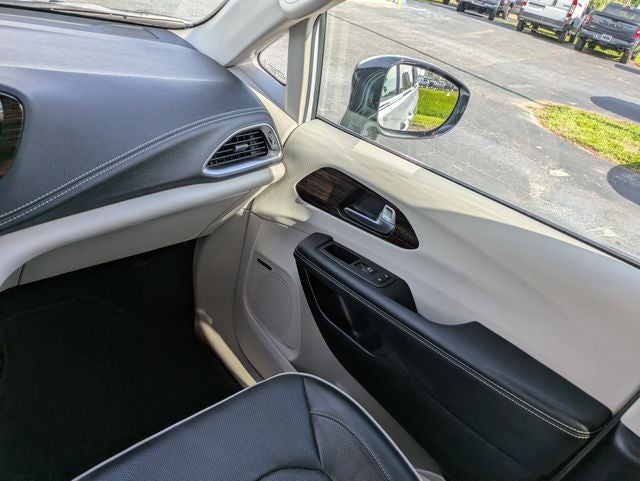 2023 Chrysler Pacifica Limited AWD