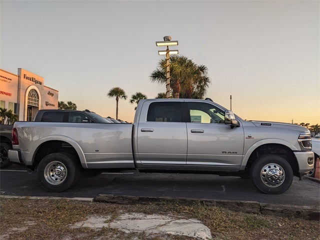 2026 RAM Ram 3500 RAM 3500 LIMITED LONGHORN CREW CAB 4X4 8' BOX