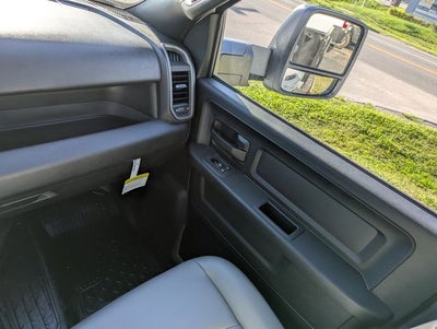 2026 RAM Ram 5500 Chassis Cab RAM 5500 TRADESMAN CHASSIS CREW CAB 4X4 84' CA