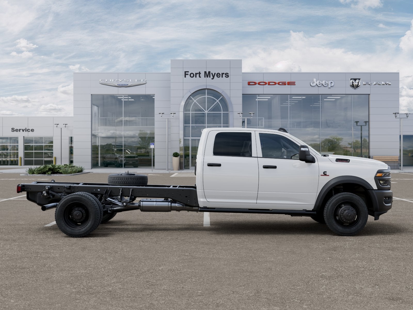 2027 RAM Ram 5500 Chassis Cab RAM 5500 TRADESMAN CHASSIS CREW CAB 4X4 84' CA
