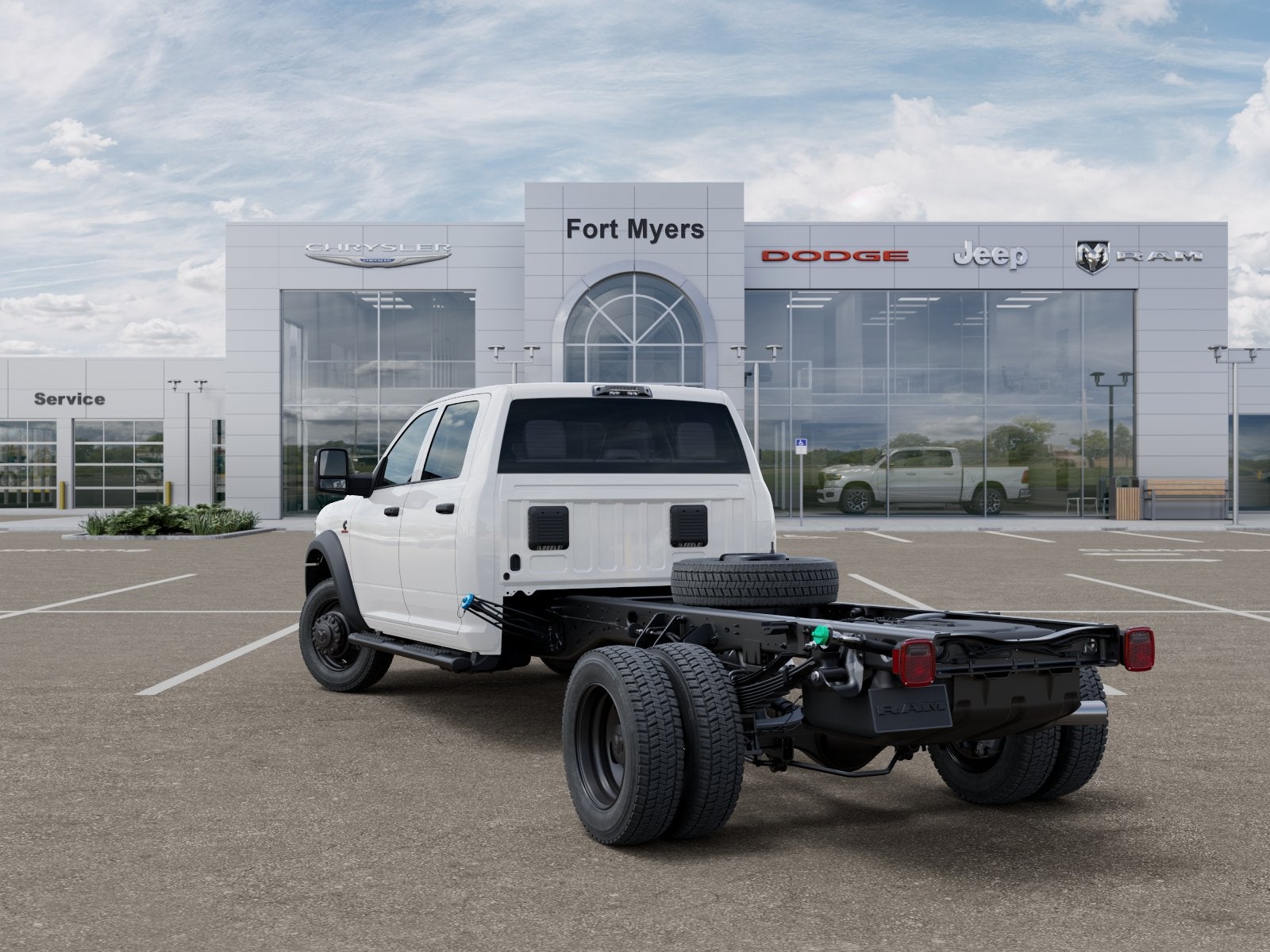2027 RAM Ram 5500 Chassis Cab RAM 5500 TRADESMAN CHASSIS CREW CAB 4X4 84' CA