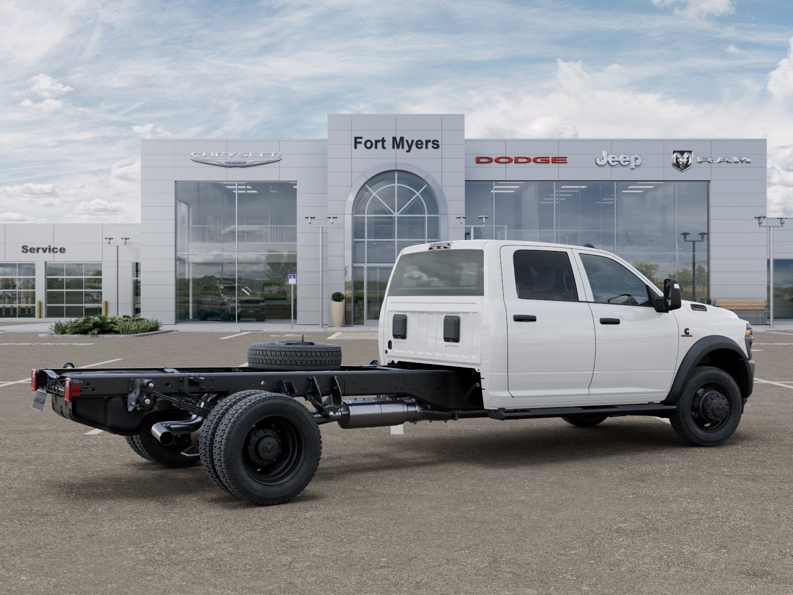 2027 RAM Ram 5500 Chassis Cab RAM 5500 TRADESMAN CHASSIS CREW CAB 4X4 84' CA