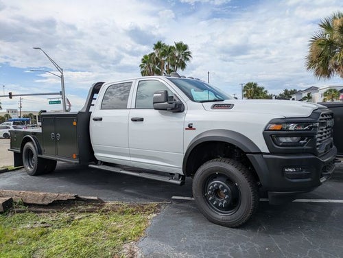 2026 RAM Ram 5500 Chassis Cab RAM 5500 TRADESMAN CHASSIS CREW CAB 4X4 84' CA