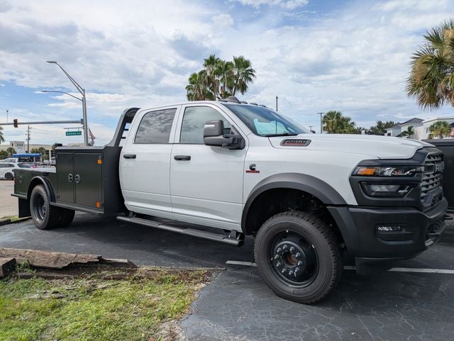 2026 RAM Ram 5500 Chassis Cab RAM 5500 TRADESMAN CHASSIS CREW CAB 4X4 84' CA