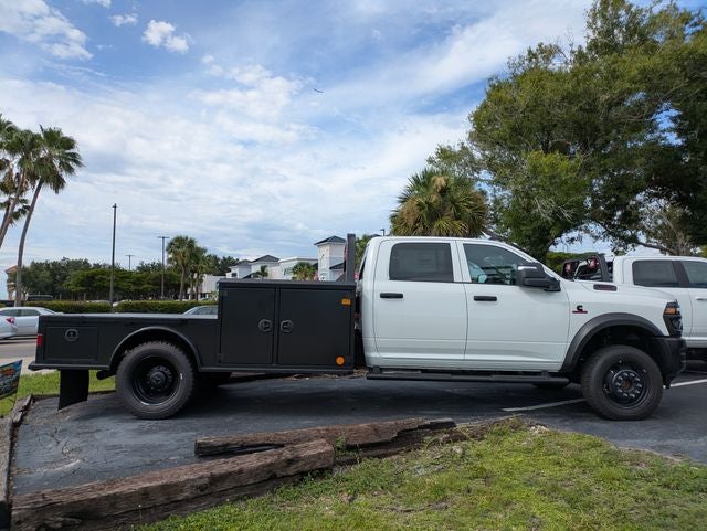 2026 RAM Ram 5500 Chassis Cab RAM 5500 TRADESMAN CHASSIS CREW CAB 4X4 84' CA