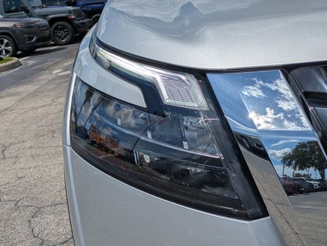 2025 Nissan Pathfinder SV FWD