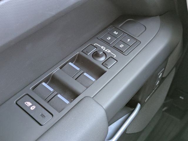 2025 Land Rover Defender 110 P300