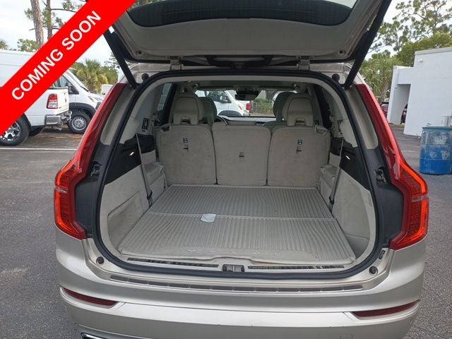 2016 Volvo XC90 T6 Momentum